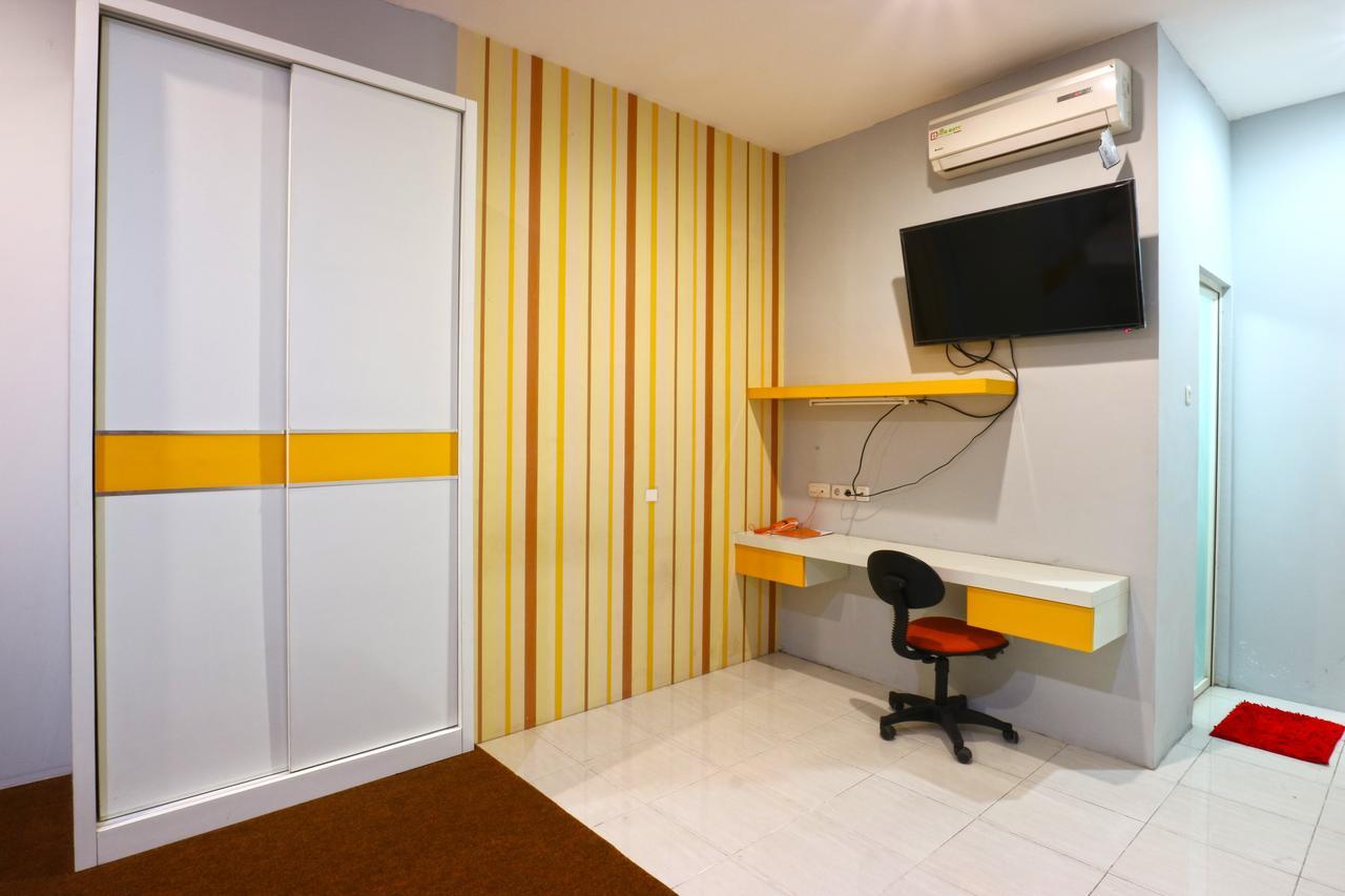 Oranje Gasthuis Hotel Surabaya Exterior photo