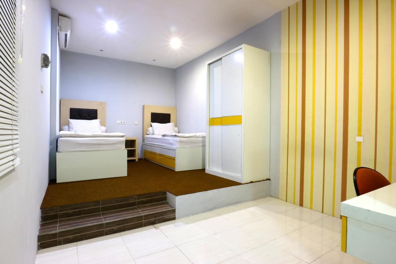 Oranje Gasthuis Hotel Surabaya Exterior photo